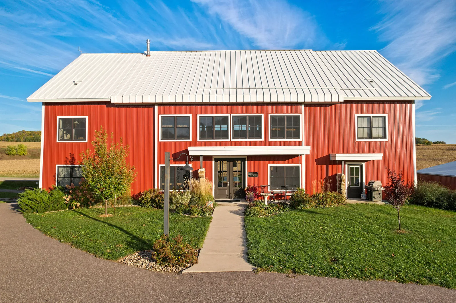 The Pelton barn — exterior